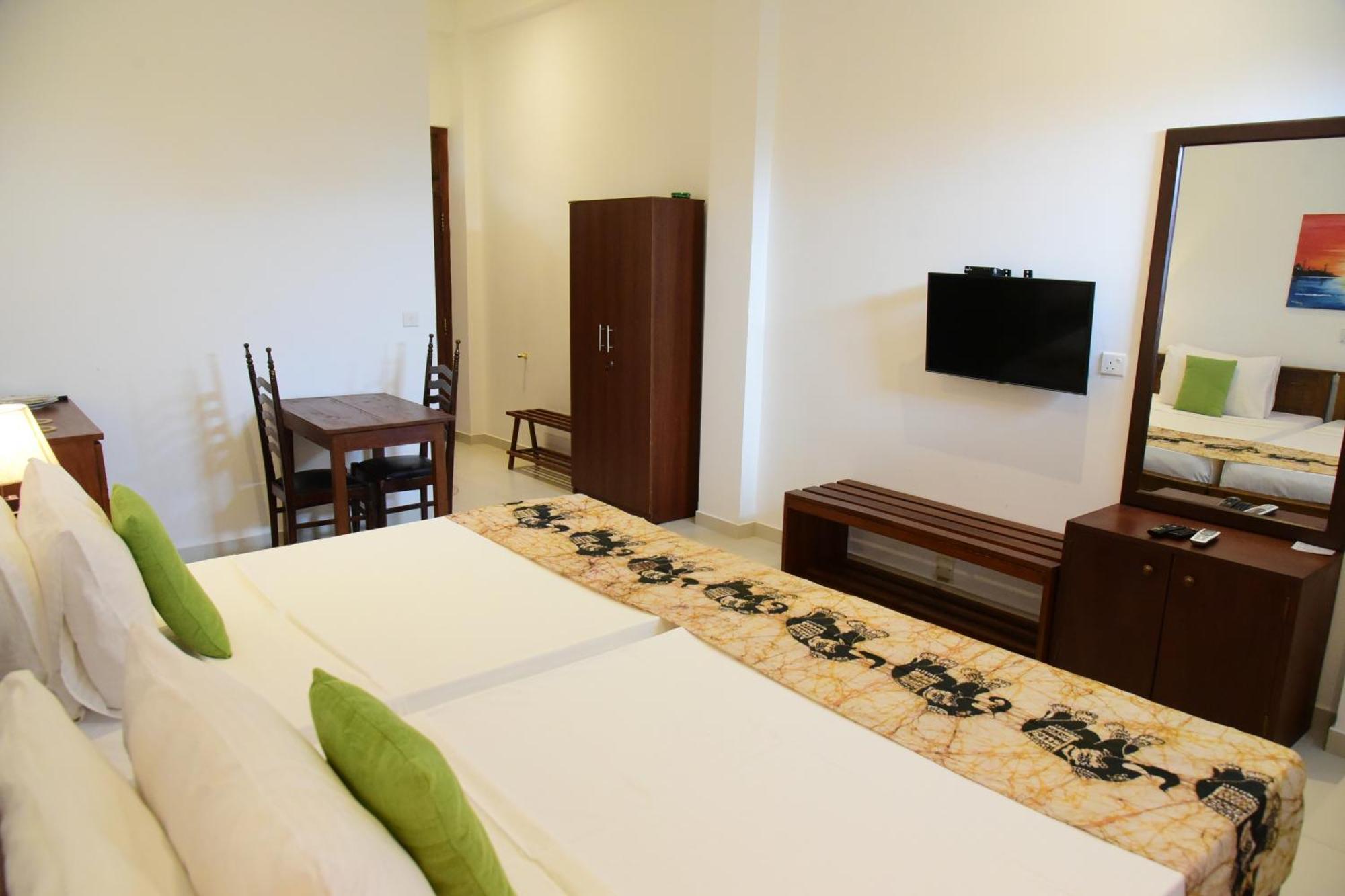 Tranquil Hotel Hikkaduwa Exterior photo